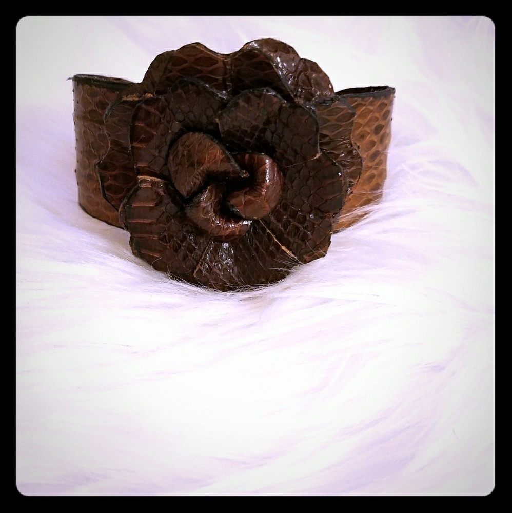 Ultra Chic Snake Skin leather Wristlet