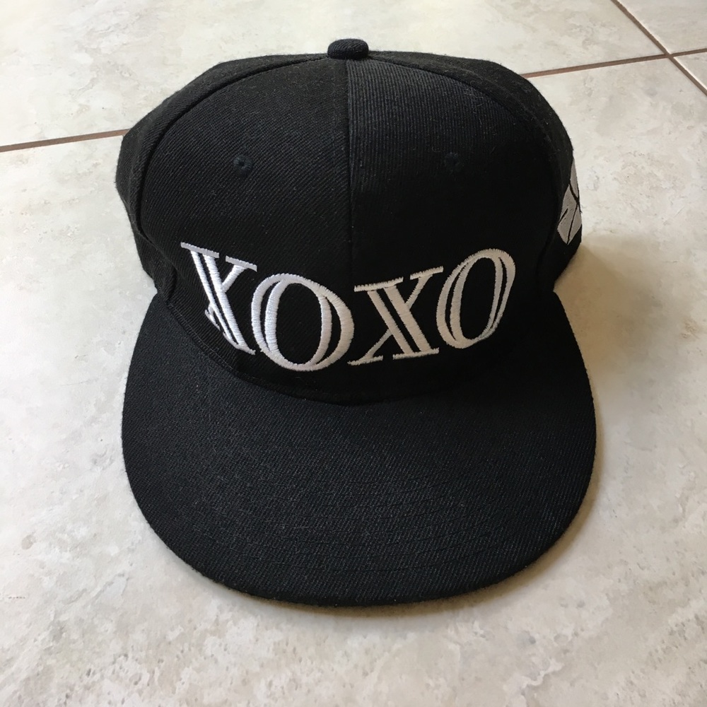 Black XOXO snapback (EXO)