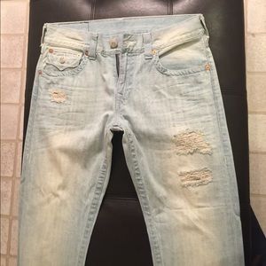 Distressed Straight fit size 32 True Religion Jean