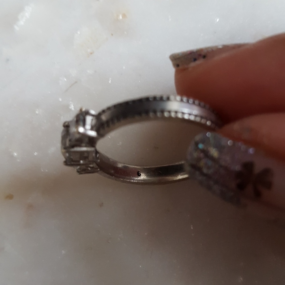 Silver rhinestone ring - Picture 5 of 5