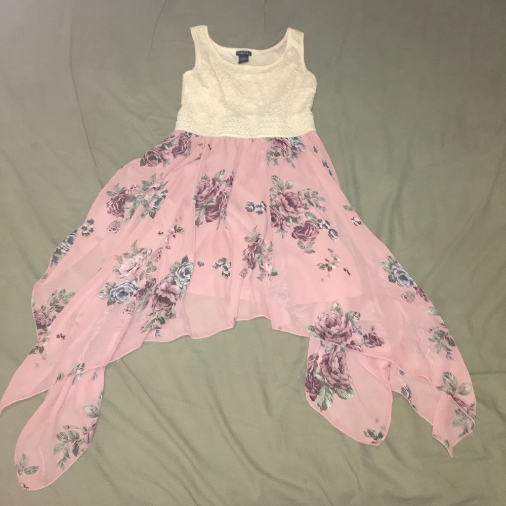 Super cute pink, gray and cream flower dress!