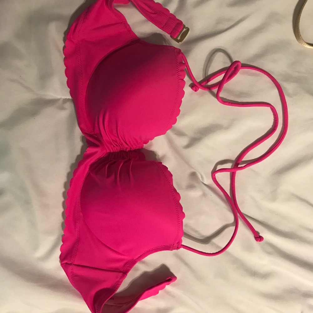 VS NEW W/O tags bikini top rouge