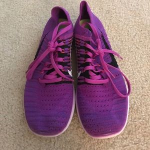 Women's Nike free run flyknit shoes size 7.5