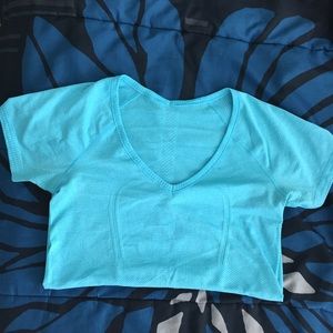 Lululemon swiftly blue tee size 6