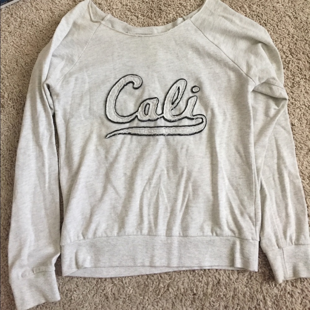 This is a lightly worn sweater in great condition!