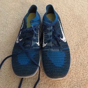 Nike free run flyknit shoes size 7