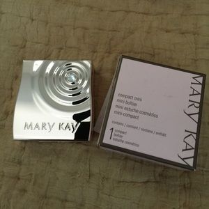 Mary Kay compact mini.