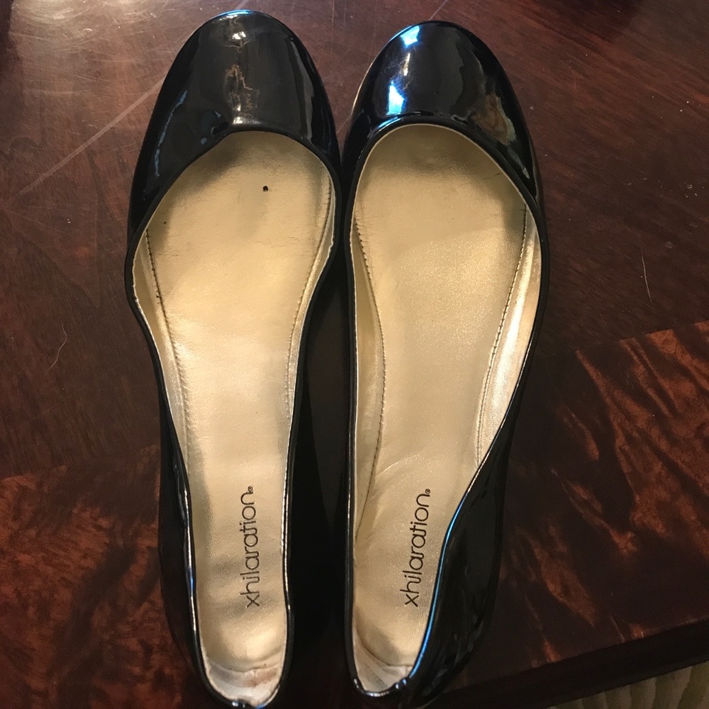 Xhilaration black flats
