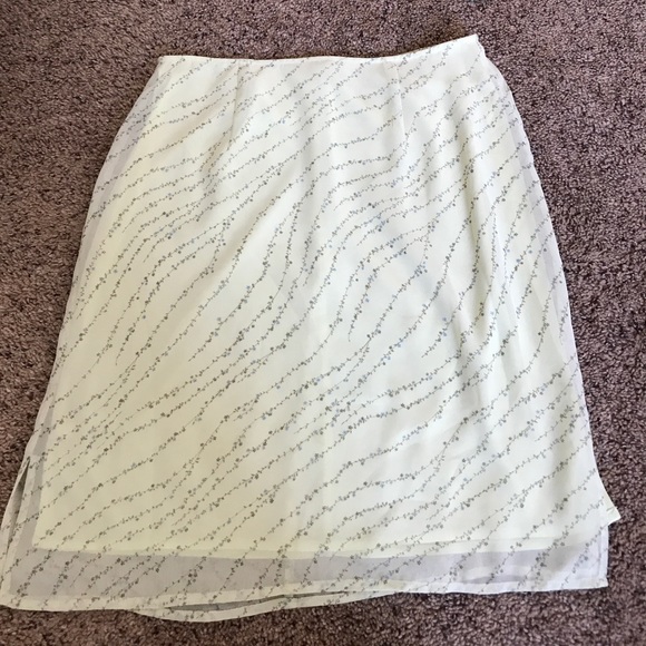 Express light green patterned chiffon sheer skirt - Picture 2 of 4