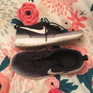 Nike Roshe Run women's
