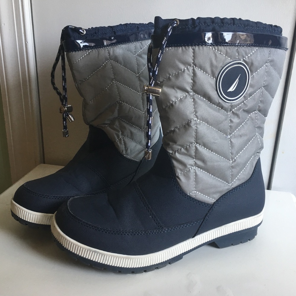Nautical snow boots
