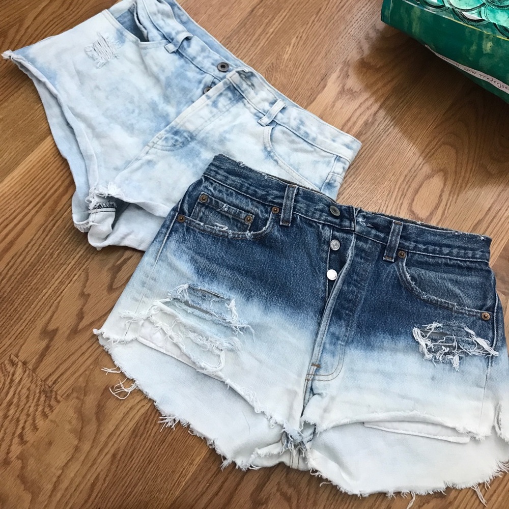 Only first pair available 💙💙 light wash size 2