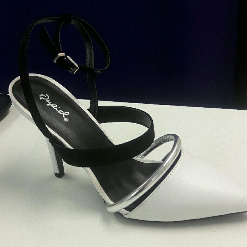 👠NEW👠 White and black heels