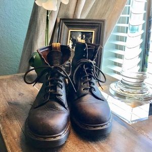 VINTAGE Dr. Marten's dark brown 8 eyelet boot