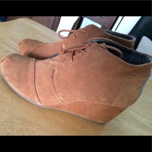 Tom's suede wedges size 8.5