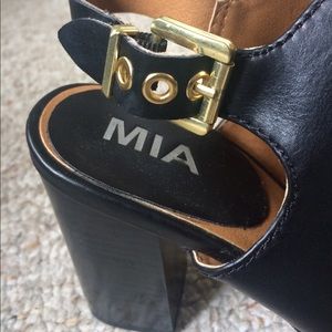 Black MIA Bonnye Chunky slingback heels