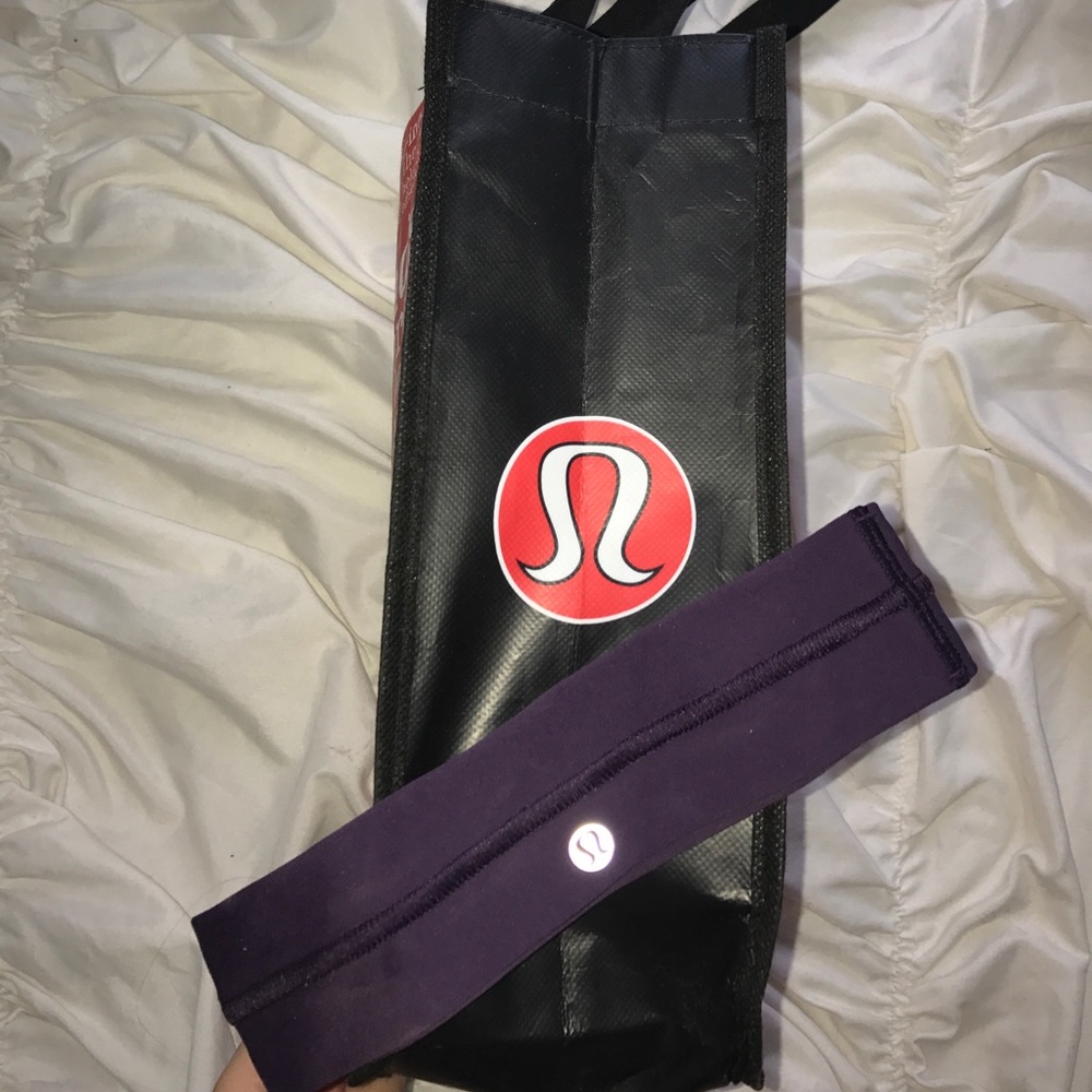 Never worn Lululemon headband