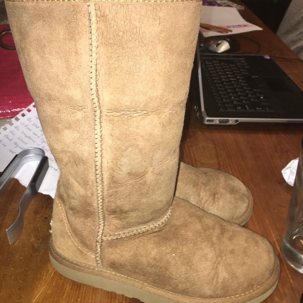 Camel colored UGGs size 5