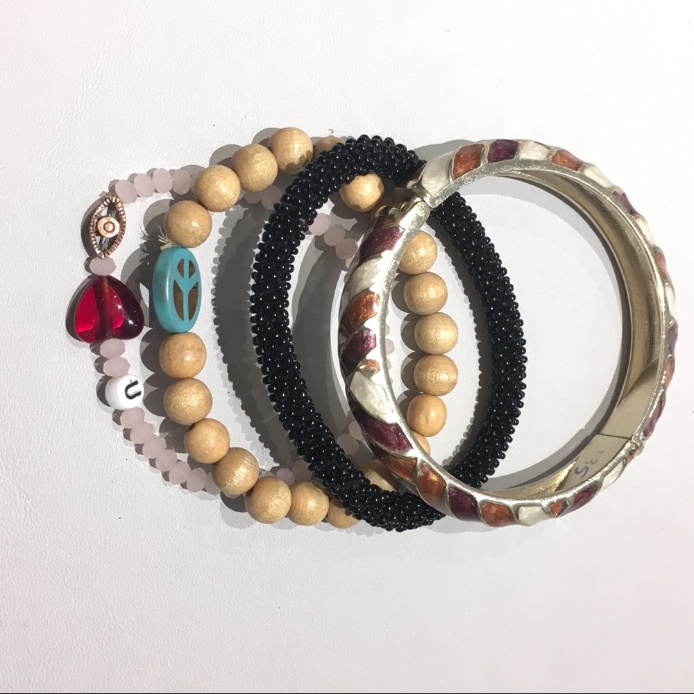 Assorted bracelet bundle - Picture 2 of 6
