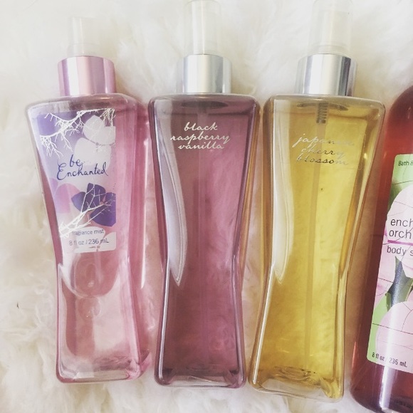body spray // bath and body works - Picture 2 of 4