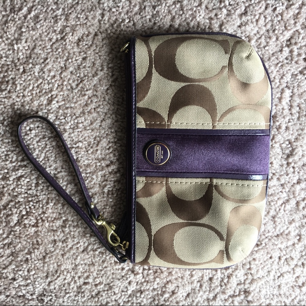 Brand new adorable Coach clutch/ wristlet!