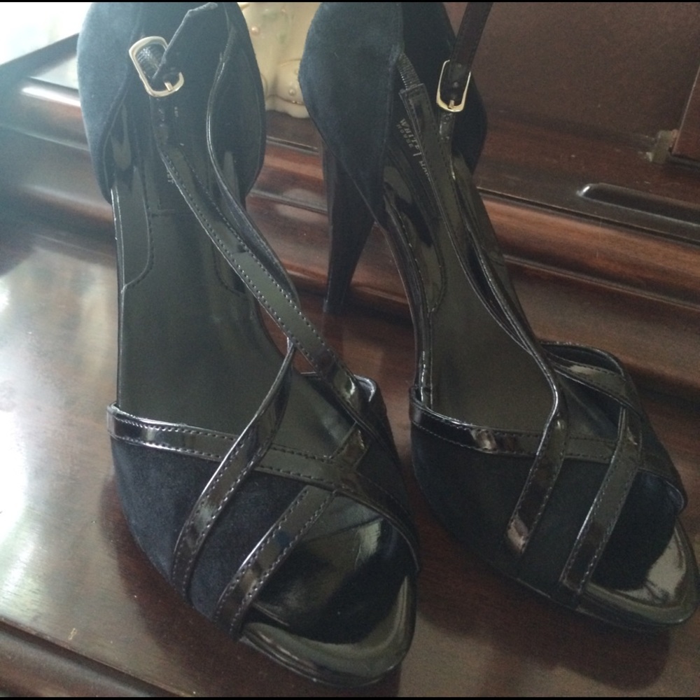 White House / Black Market heeled dress shoes NWOT