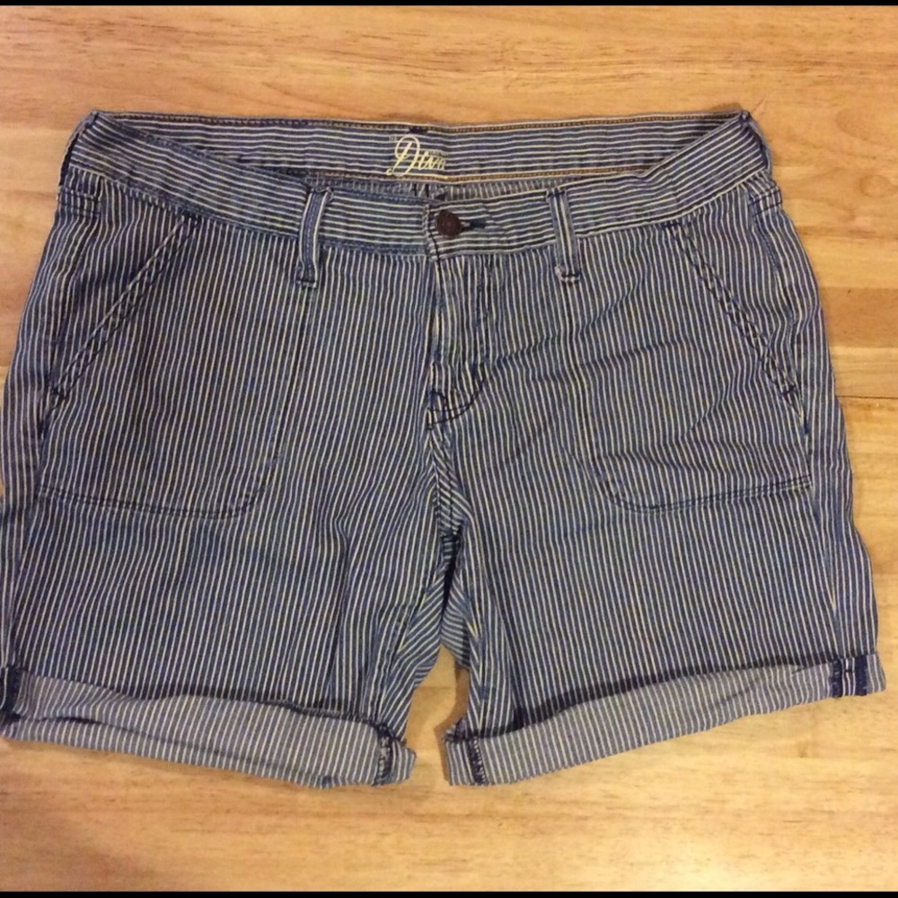 Old Navy~ Women's Size-12 Pinstriped Shorts * 8.00