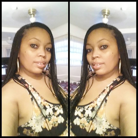 Meet your Posher, Nicole - Picture 1 of 1