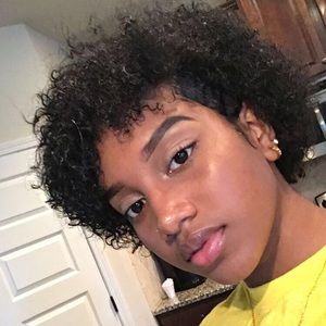 Meet your Posher, Yanichel