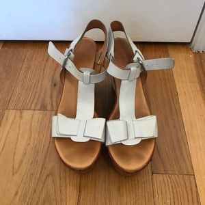 White Korkease platform wedges