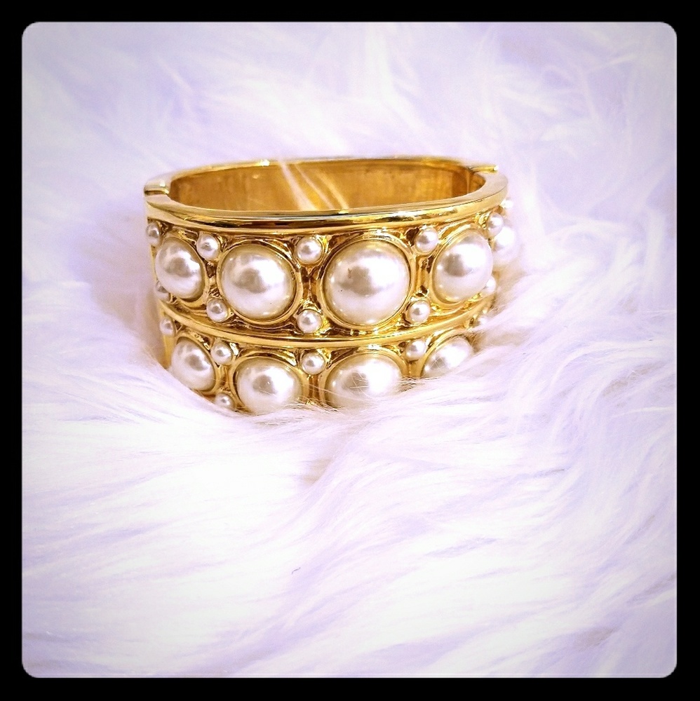 Gorgeous Chic Gold & Pearl Bracelet