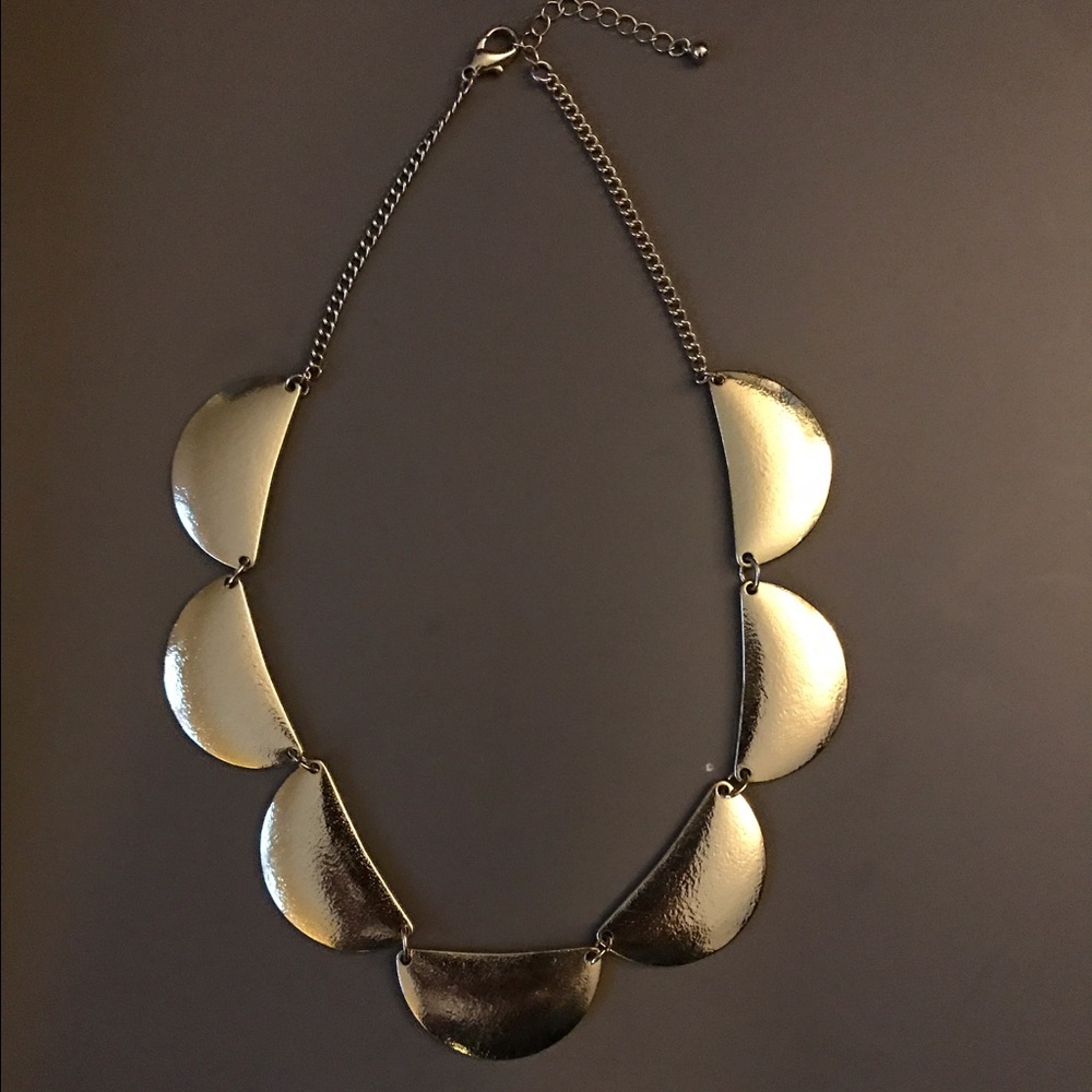 Gold scalloped necklace