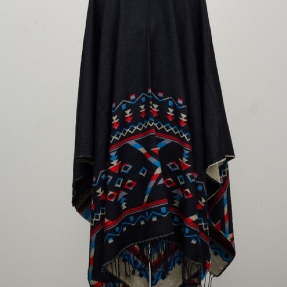 ♥️SALE♥️ Soft Reversible Poncho - Picture 4 of 5