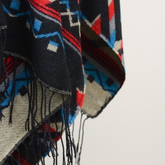 ♥️SALE♥️ Soft Reversible Poncho - Picture 5 of 5