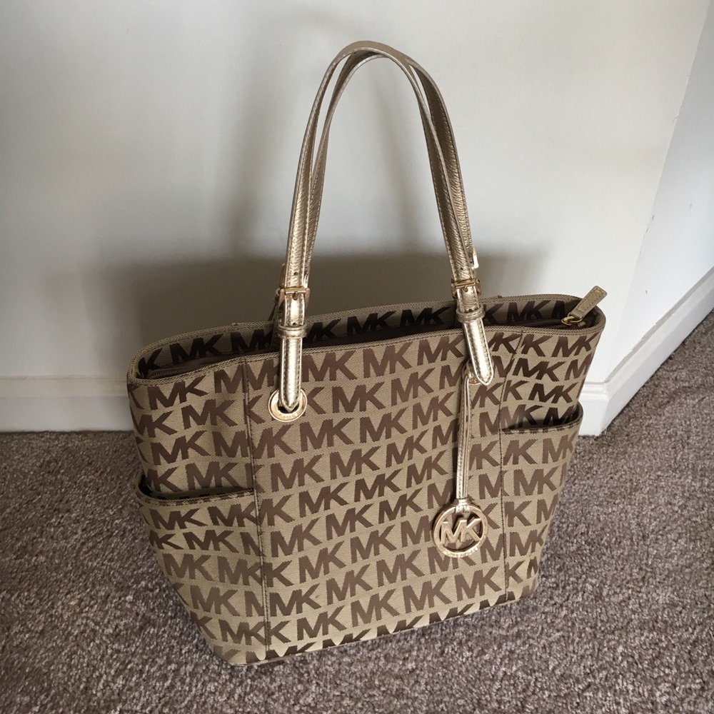 Classically beautiful Michael Kors tote bag