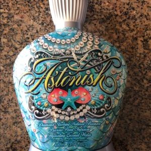 PRICE DROP 1 DAY ONLY Astonish tanning lotion