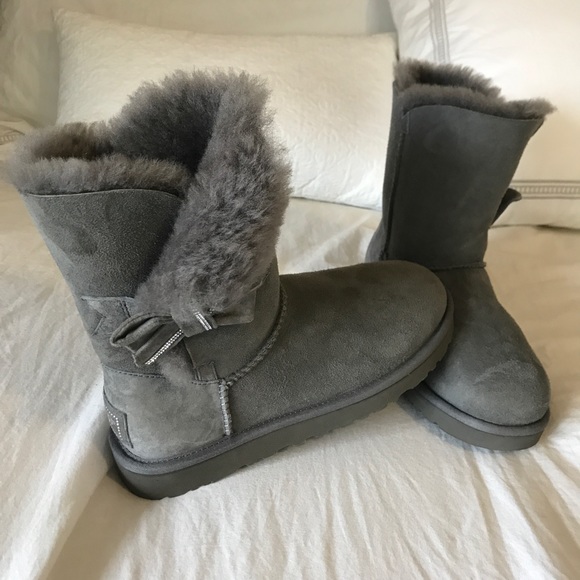 UGG Bailey Bow - Picture 1 of 4
