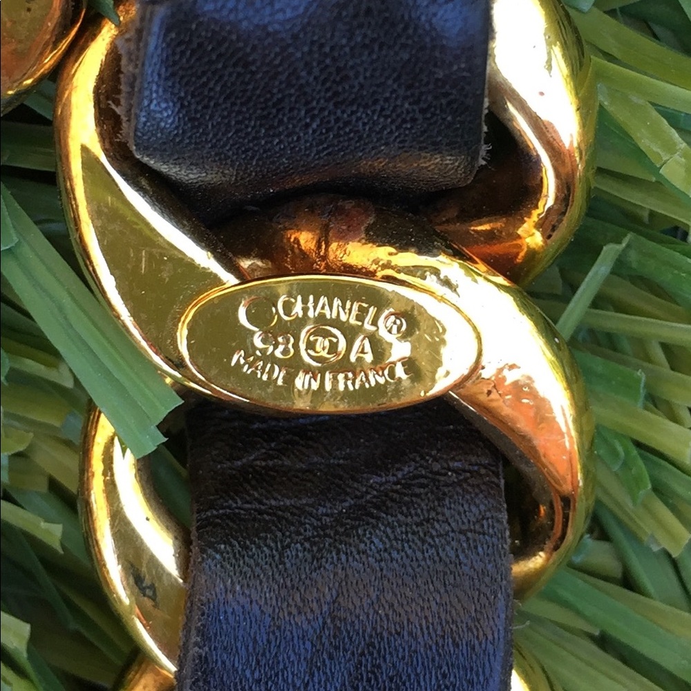 ❌SOLD❌AUTHENTIC VINTAGE CHANEL TRIPLE CHAIN BELT - Picture 4 of 8