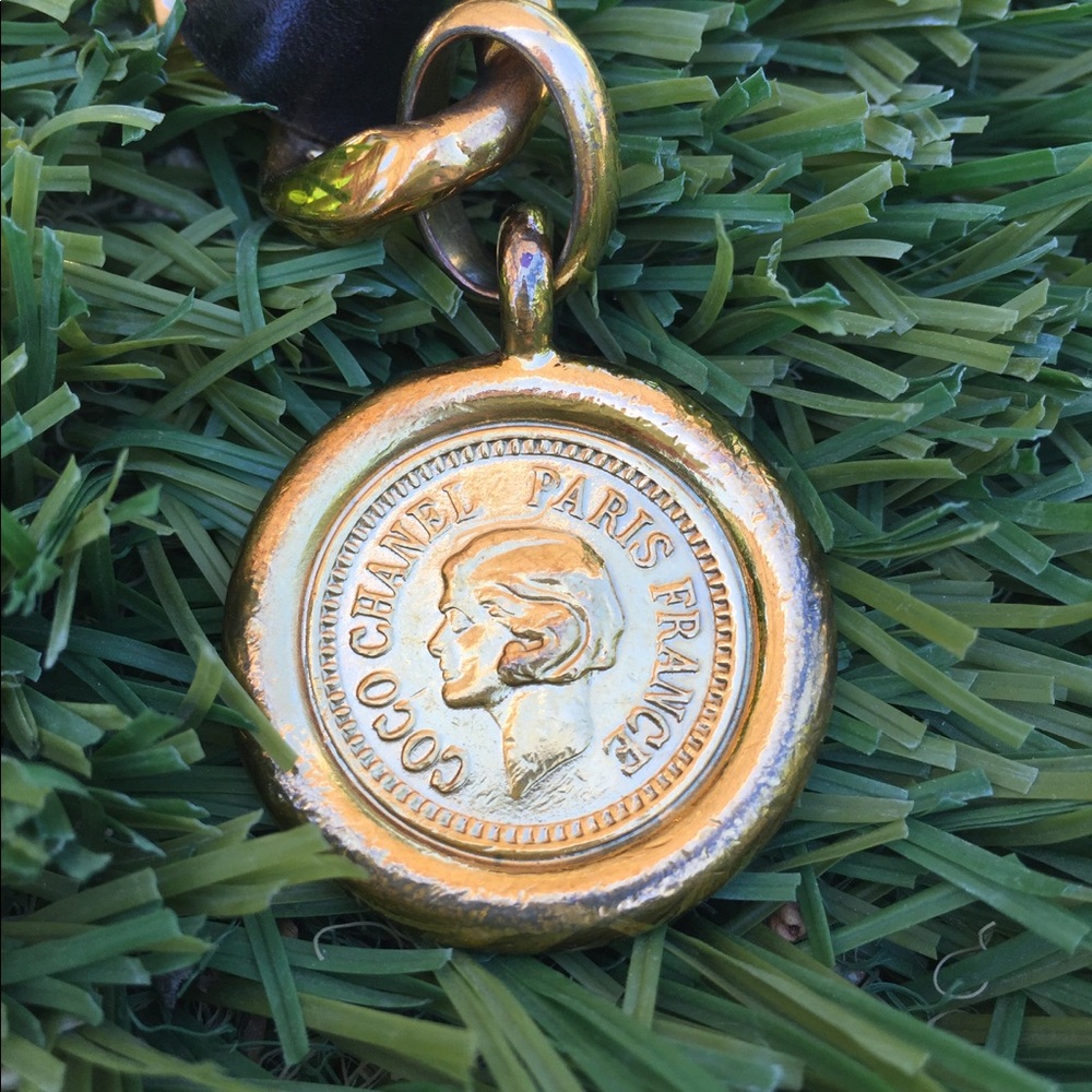 ❌SOLD❌AUTHENTIC VINTAGE CHANEL TRIPLE CHAIN BELT - Picture 7 of 8