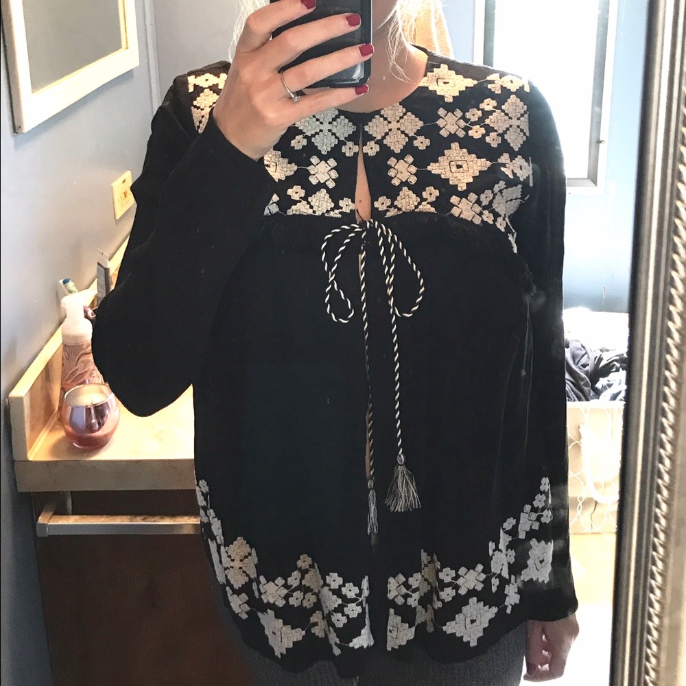 2 for $10 Black and white lace long sleeve
