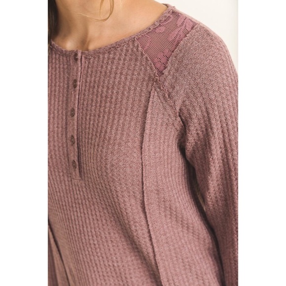 >>LAST<< Mauve Waffle Knit Lace Top - Picture 2 of 5