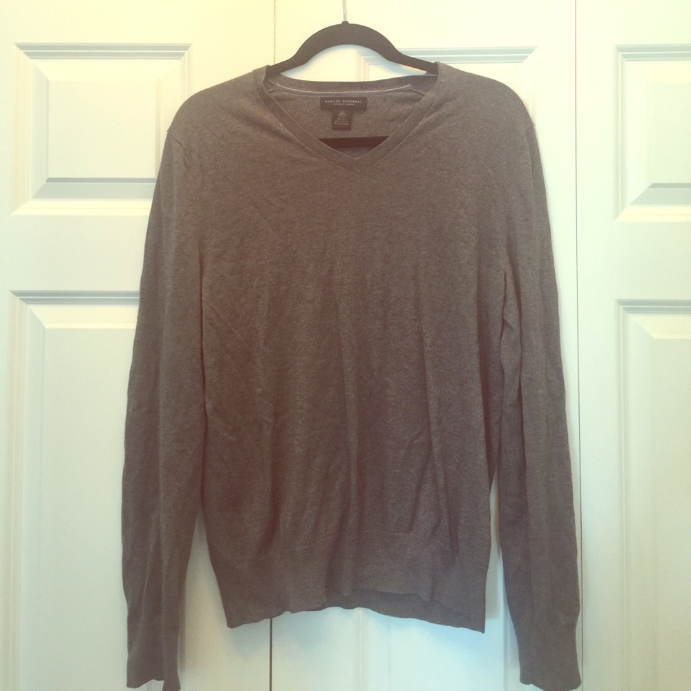Banana Republic men's v neck gray sweater M