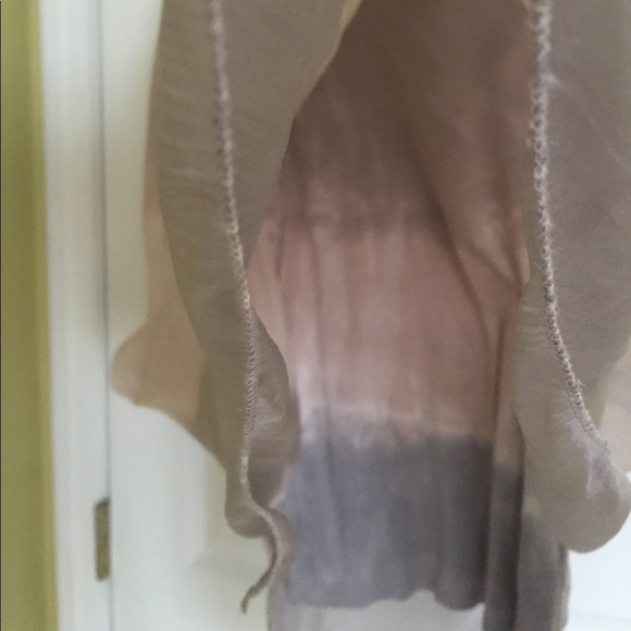 Flowing shirt overlaying T-shirt. No tags. - Picture 4 of 5