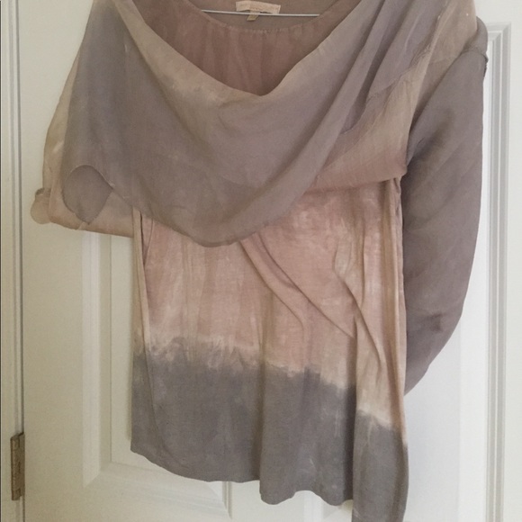 Flowing shirt overlaying T-shirt. No tags. - Picture 5 of 5