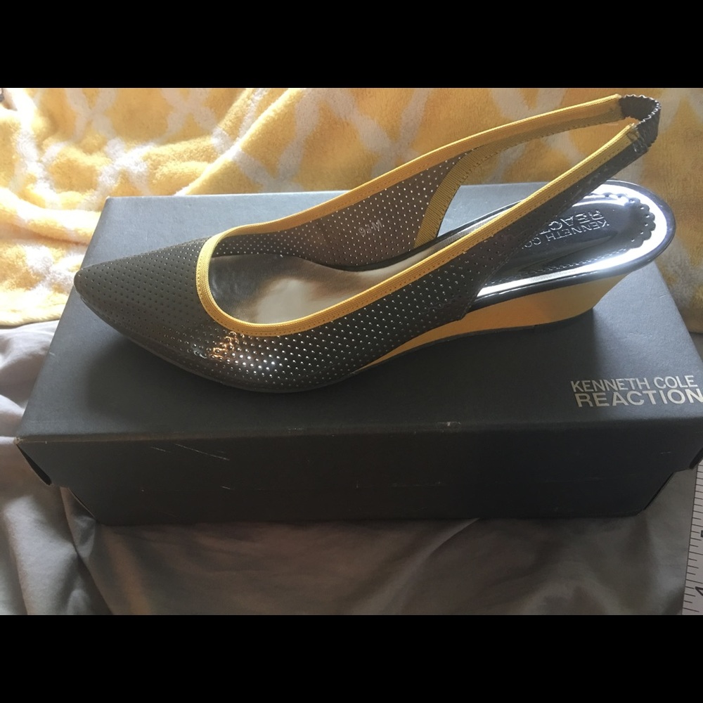(sold) Kenneth Cole Slingback Wedges size 9.5B