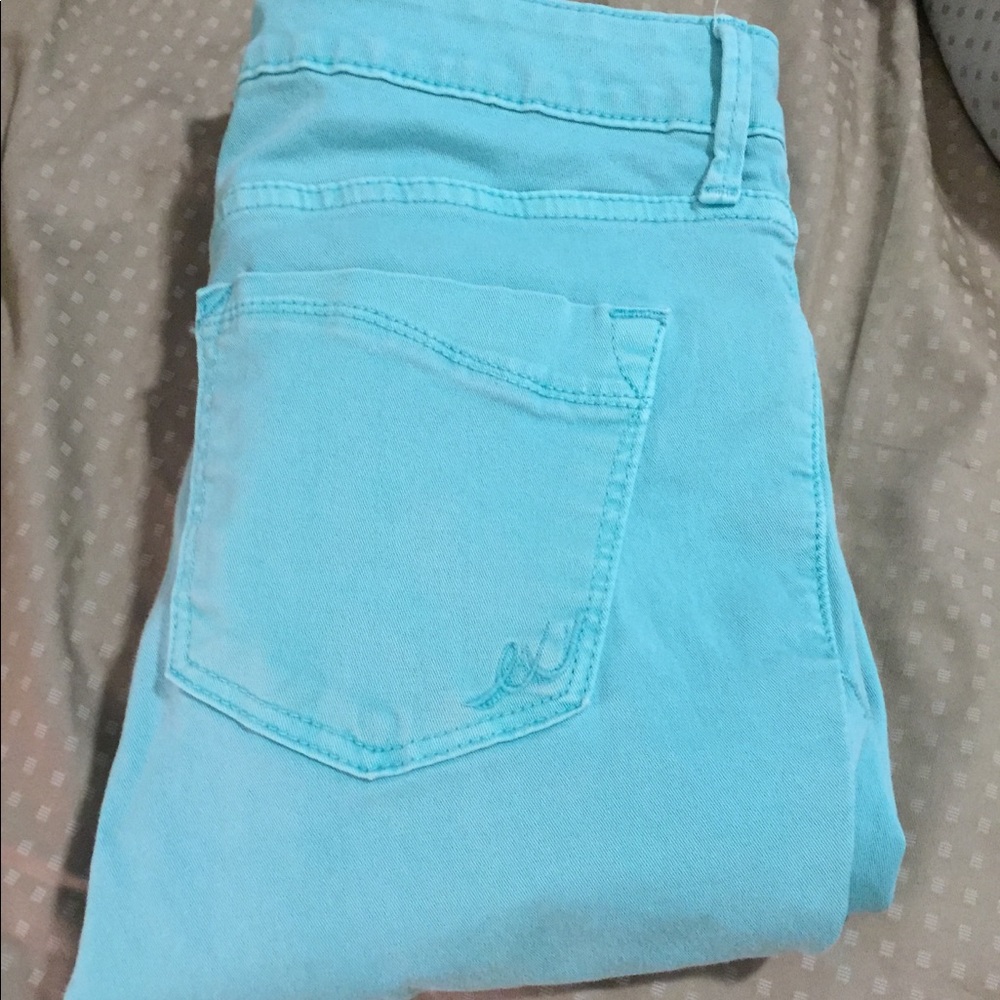 Express turquoise jeans.
