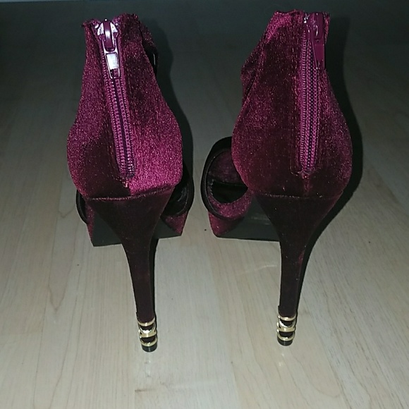 Beautiful maroon and gold velvet heels *BRAND NEW* - Picture 3 of 7