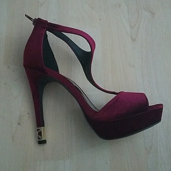 Beautiful maroon and gold velvet heels *BRAND NEW* - Picture 7 of 7