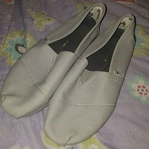 Toms