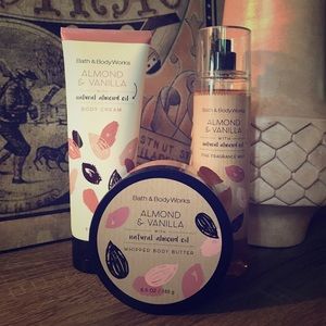 Bath and Body Works Almond & Vanilla Set
